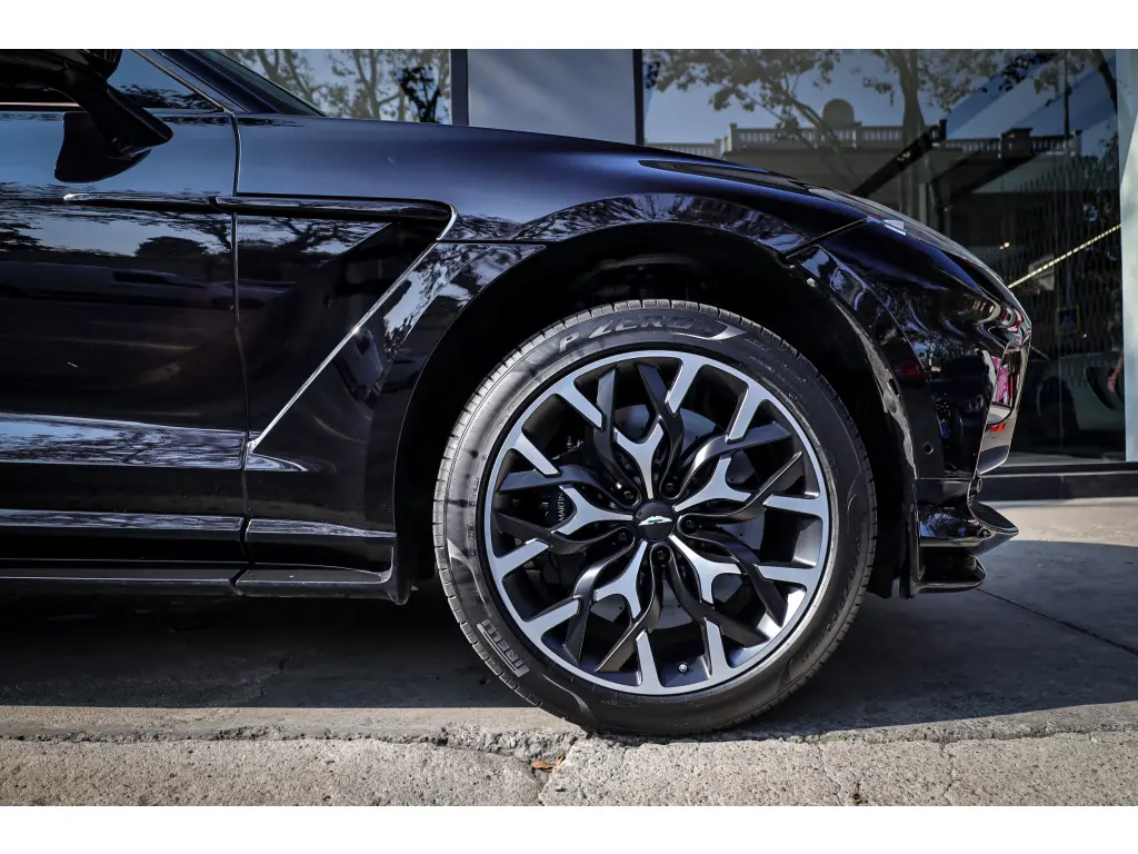 2023 DBX 707 SUV thumbnail vehicle image 3