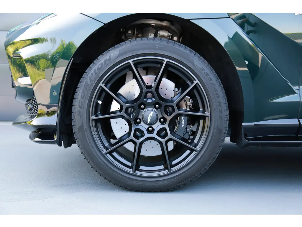 2023 DBX 707 SUV thumbnail vehicle image 3