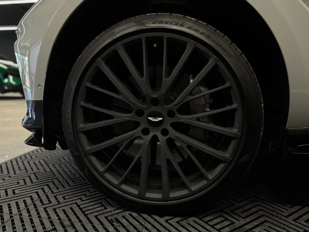 2023 DBX 707 SUV thumbnail vehicle image 3