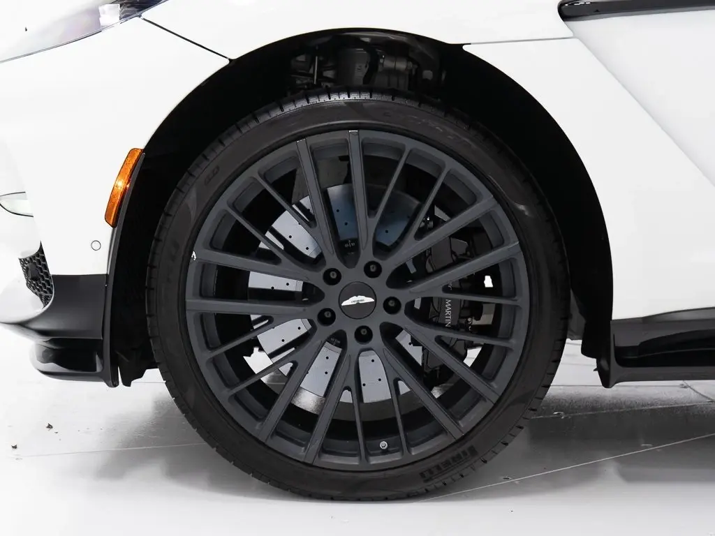 2023 DBX 707 SUV thumbnail vehicle image 3