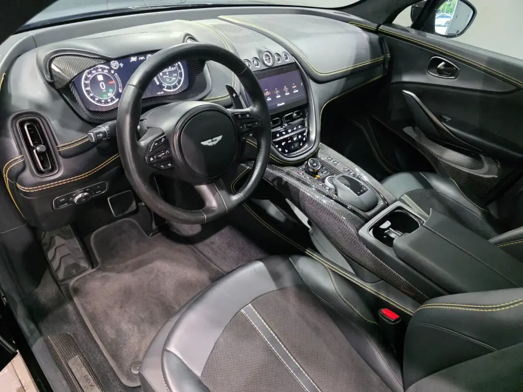 2023 DBX 707 SUV thumbnail vehicle image 2