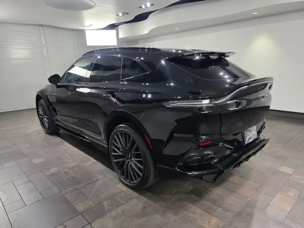 2023 DBX 707 SUV thumbnail vehicle image 1