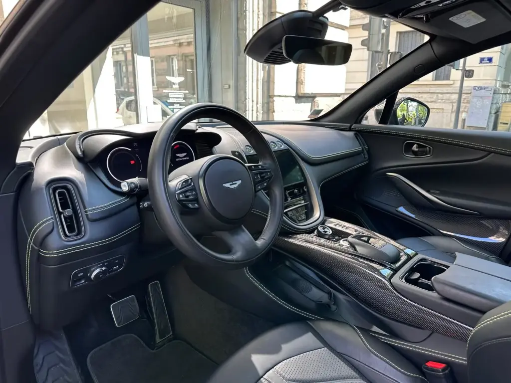 2023 DBX 707 SUV thumbnail vehicle image 2