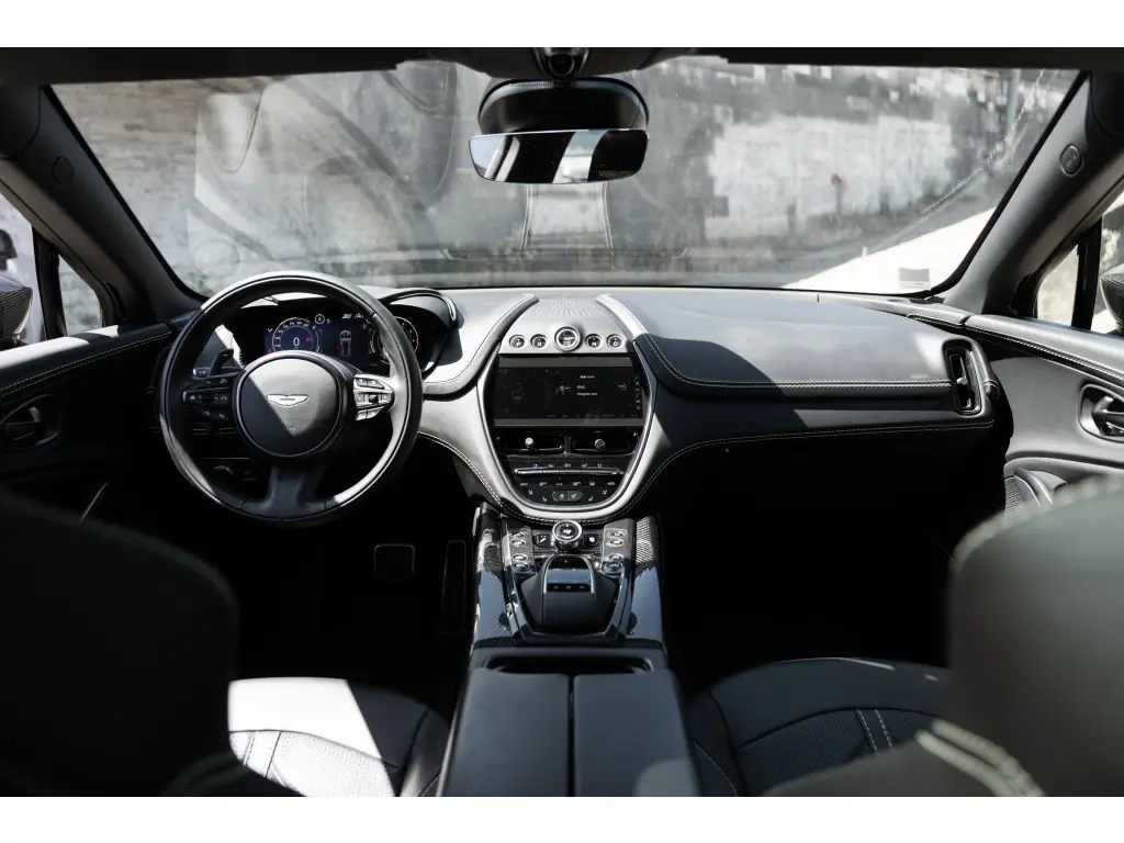 2023 DBX 707 SUV thumbnail vehicle image 2