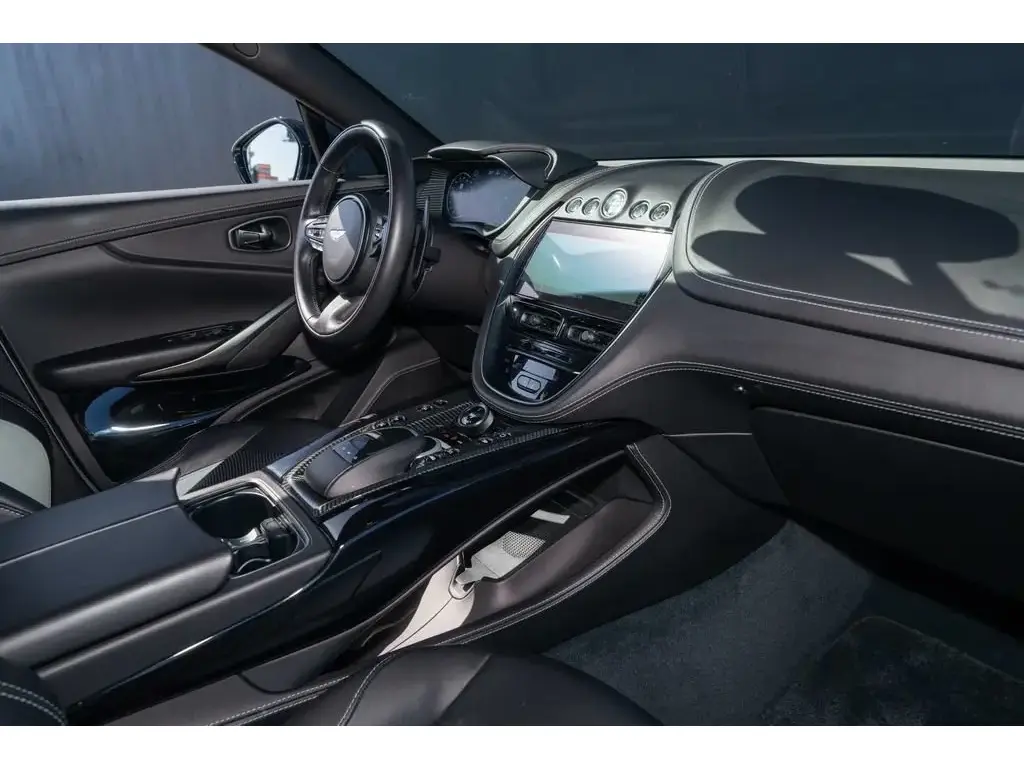2023 DBX 707 SUV thumbnail vehicle image 2