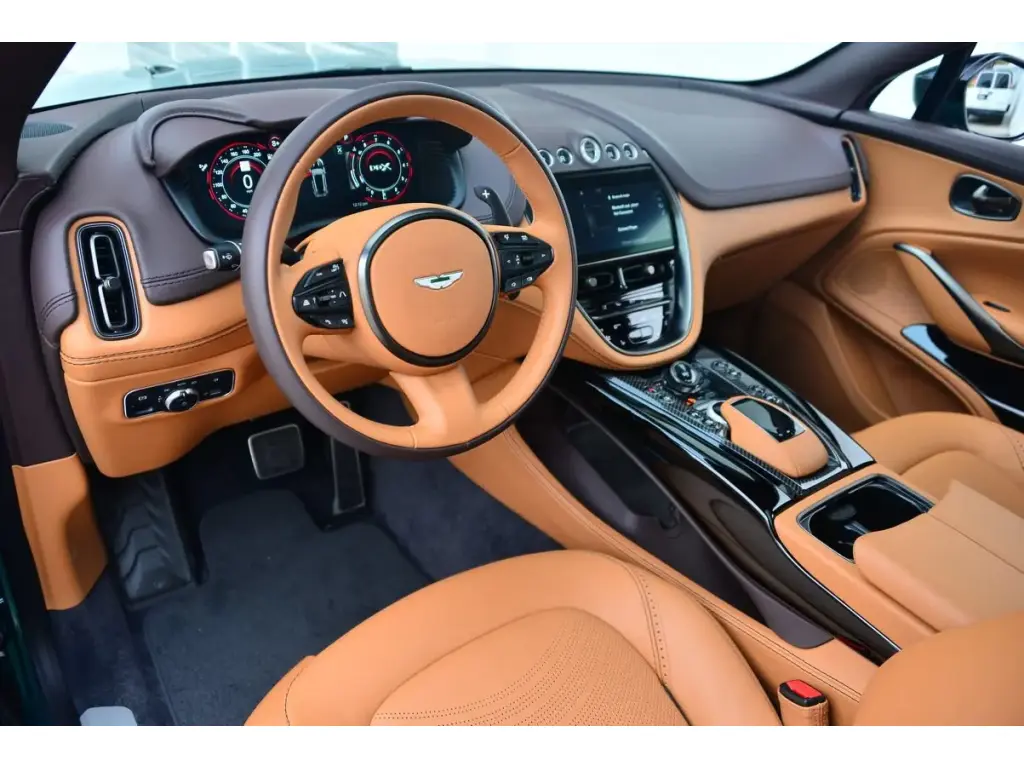 2023 DBX 707 SUV thumbnail vehicle image 2
