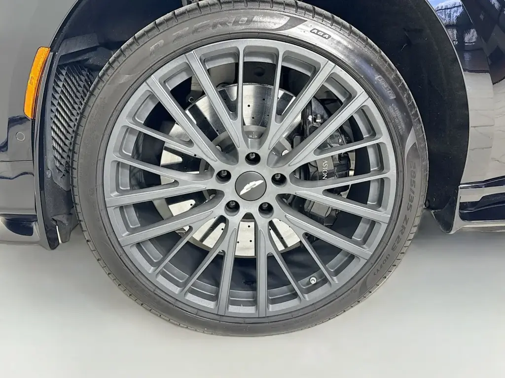 2023 DBX 707 SUV thumbnail vehicle image 3