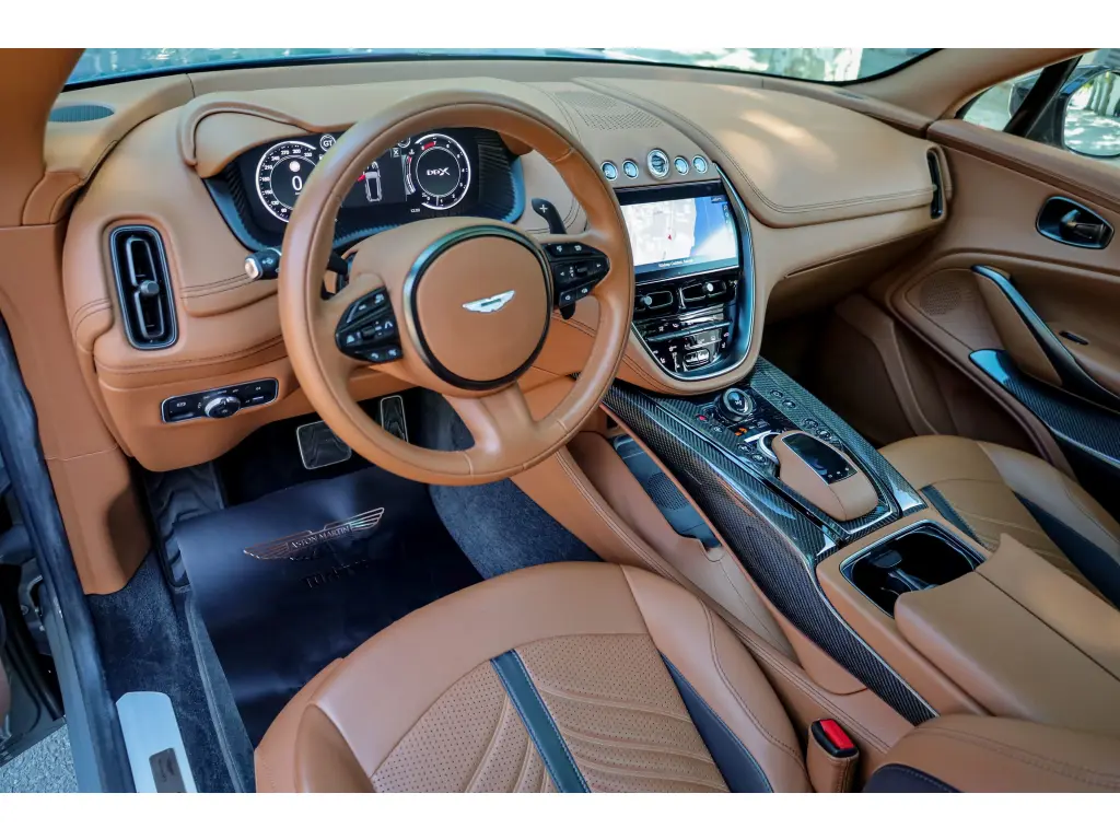 2023 DBX 707 SUV thumbnail vehicle image 2