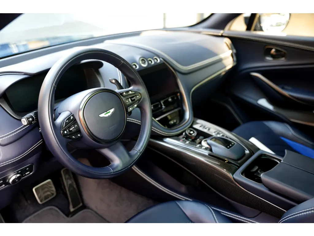 2023 DBX 707 SUV thumbnail vehicle image 2