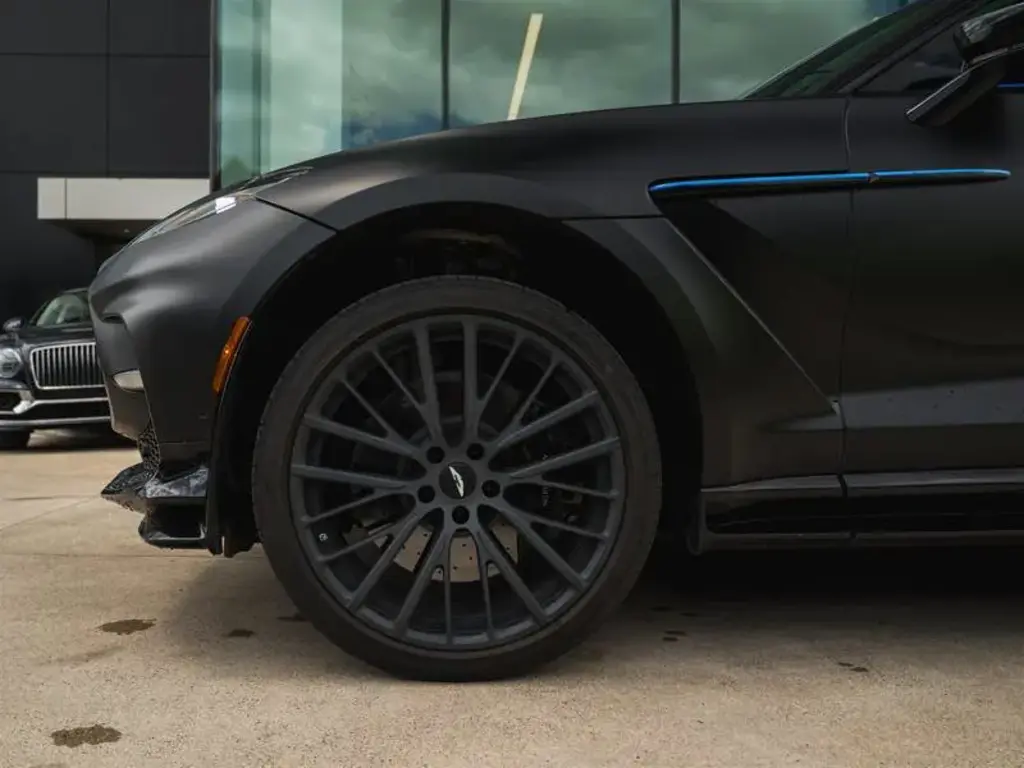 2023 DBX 707 SUV thumbnail vehicle image 3