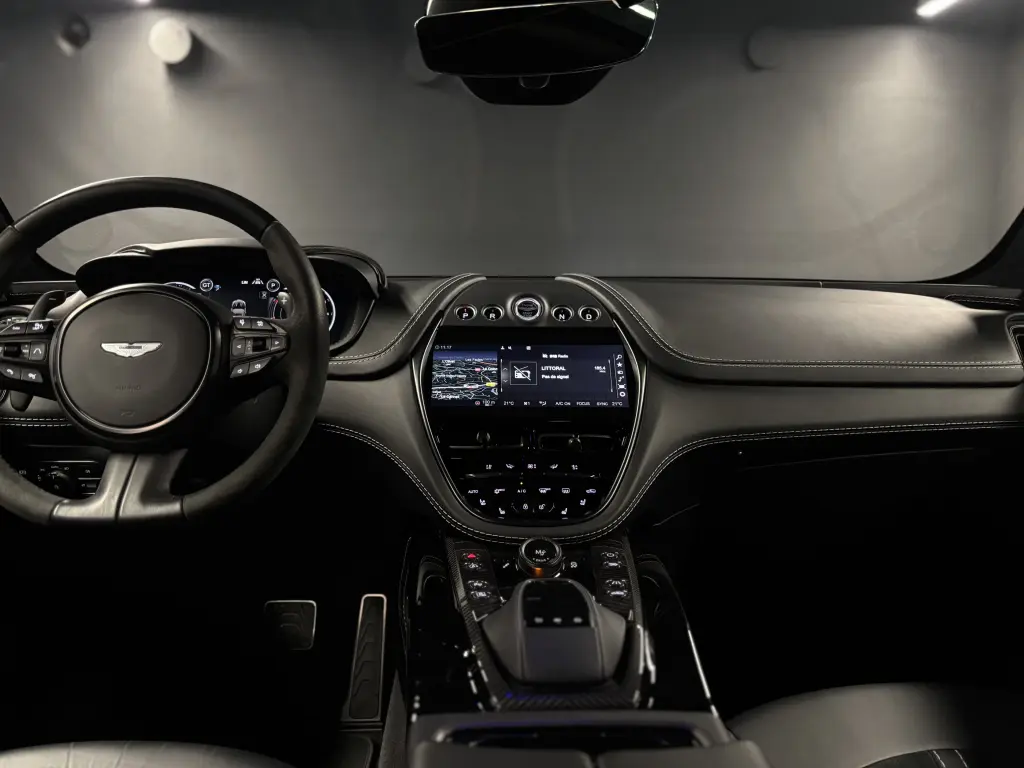 2023 DBX 707 SUV thumbnail vehicle image 2