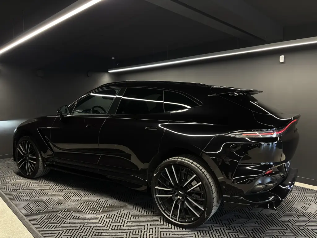 2023 DBX 707 SUV thumbnail vehicle image 1