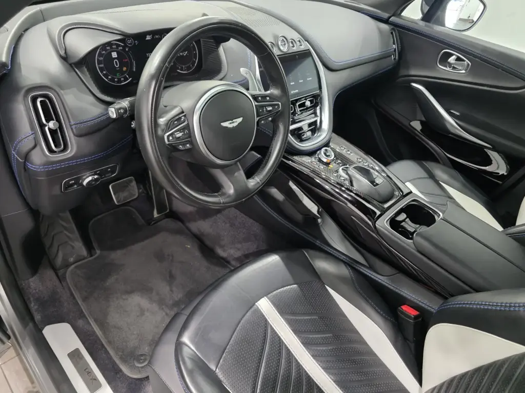 2023 DBX 707 SUV thumbnail vehicle image 2