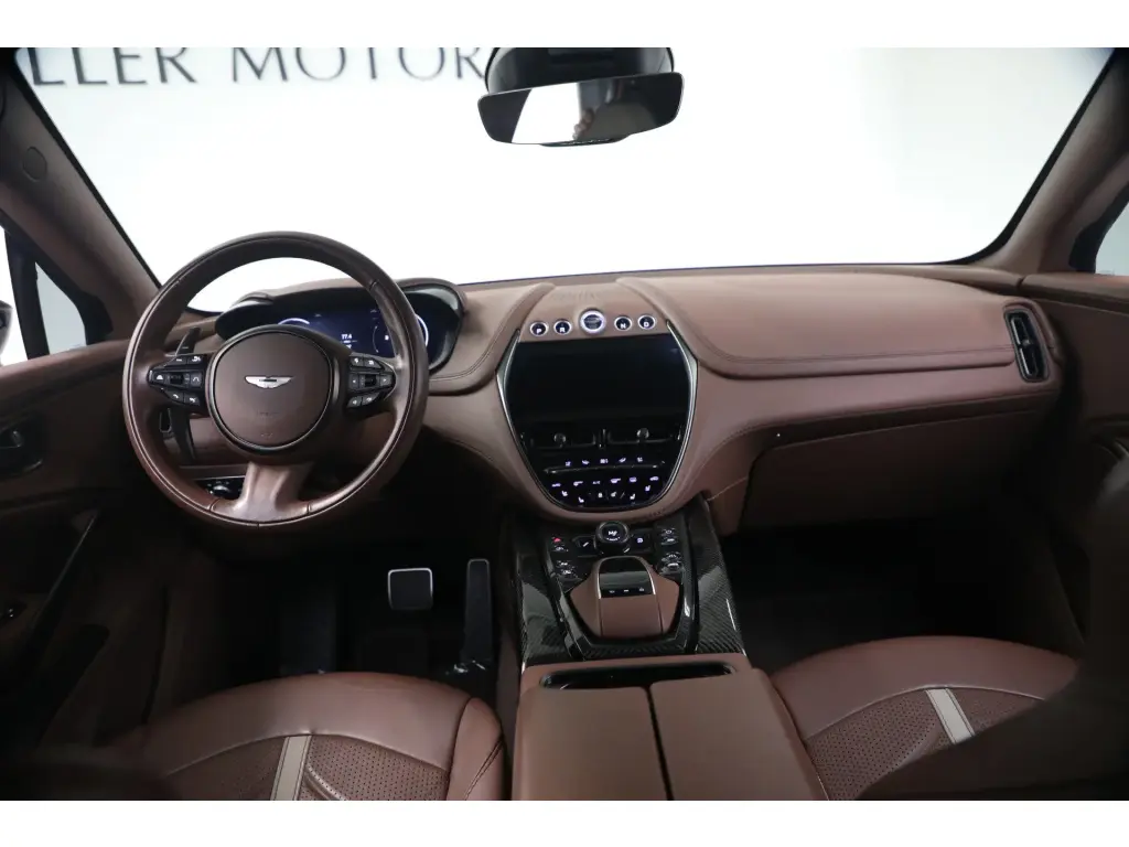 2023 DBX 707 SUV thumbnail vehicle image 2