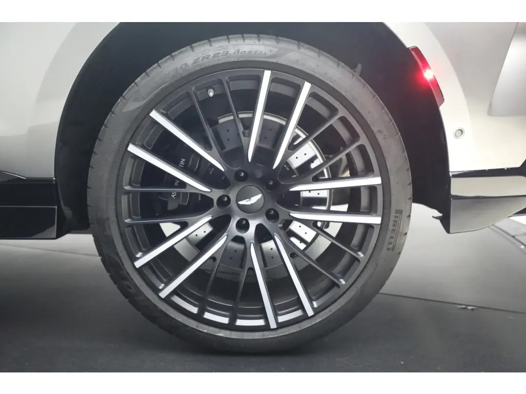2023 DBX 707 SUV thumbnail vehicle image 3