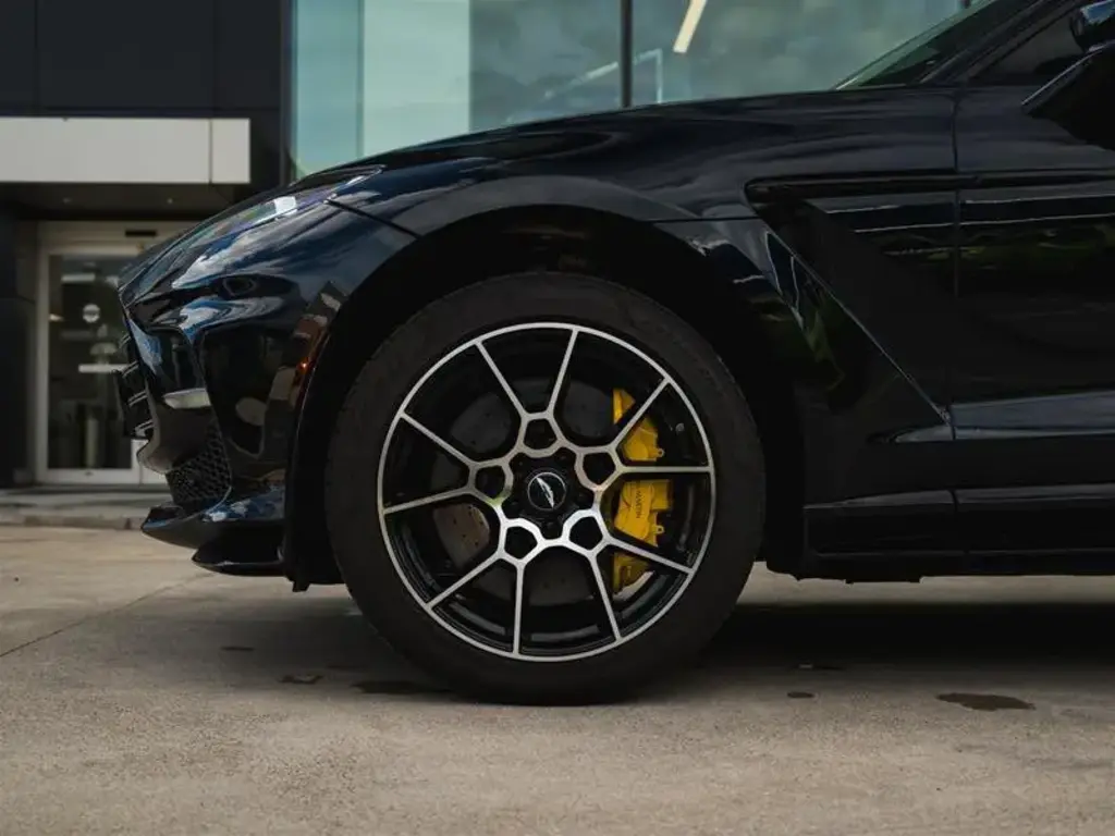 2023 DBX 707 SUV thumbnail vehicle image 3