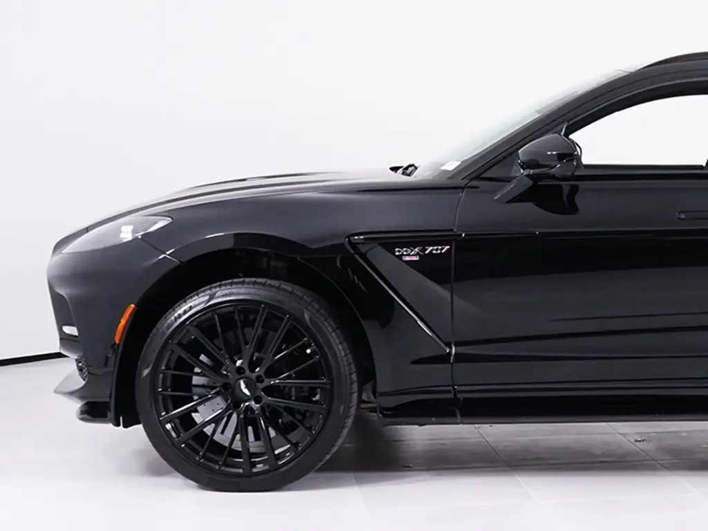 2023 DBX 707 SUV thumbnail vehicle image 3