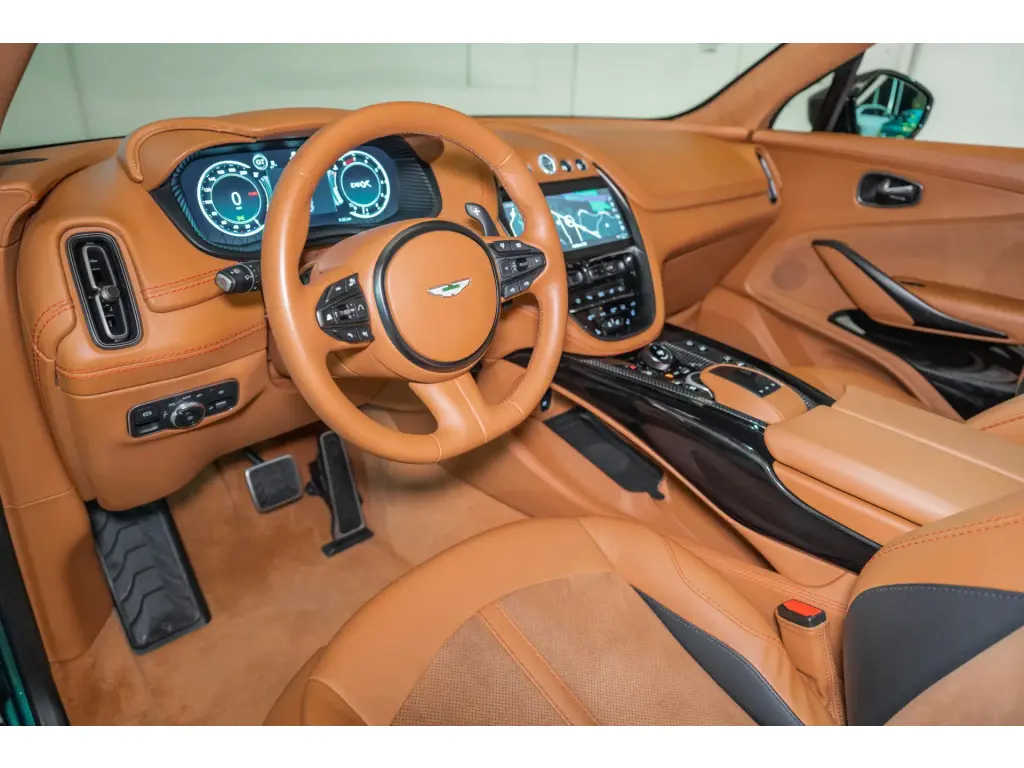 2023 DBX 707 SUV thumbnail vehicle image 2