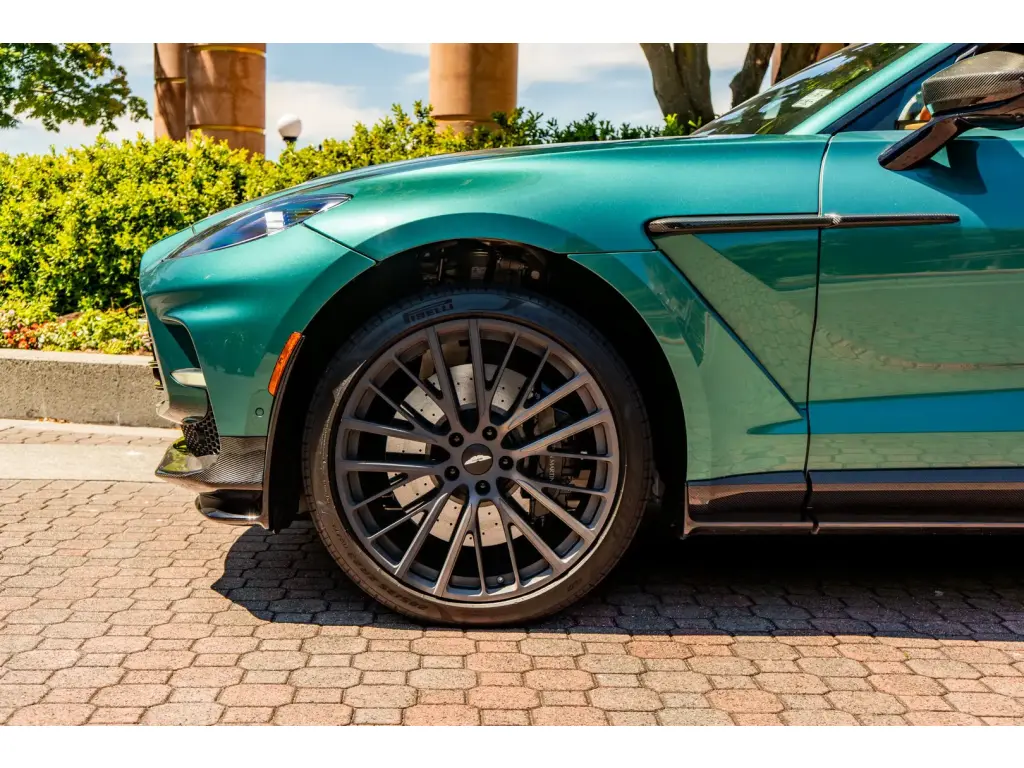 2023 DBX 707 SUV thumbnail vehicle image 3