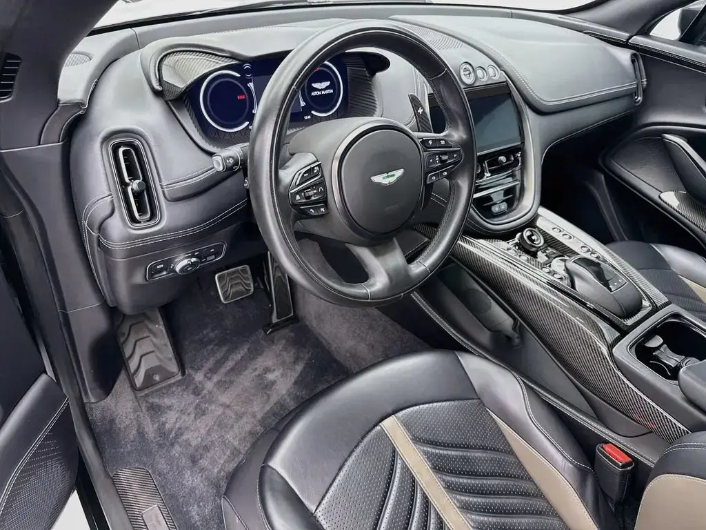 2023 DBX 707 SUV thumbnail vehicle image 2