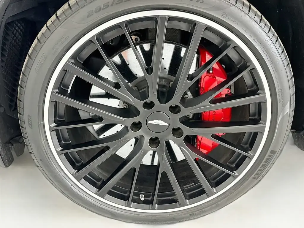2023 DBX 707 SUV thumbnail vehicle image 3