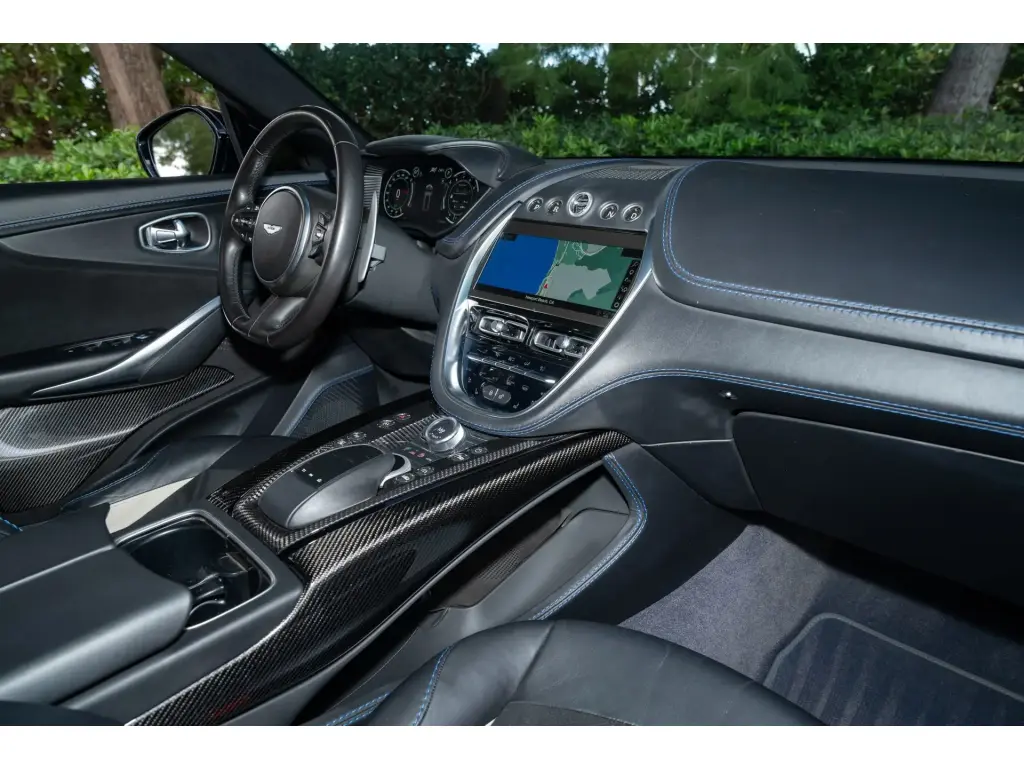 2023 DBX 707 SUV thumbnail vehicle image 2