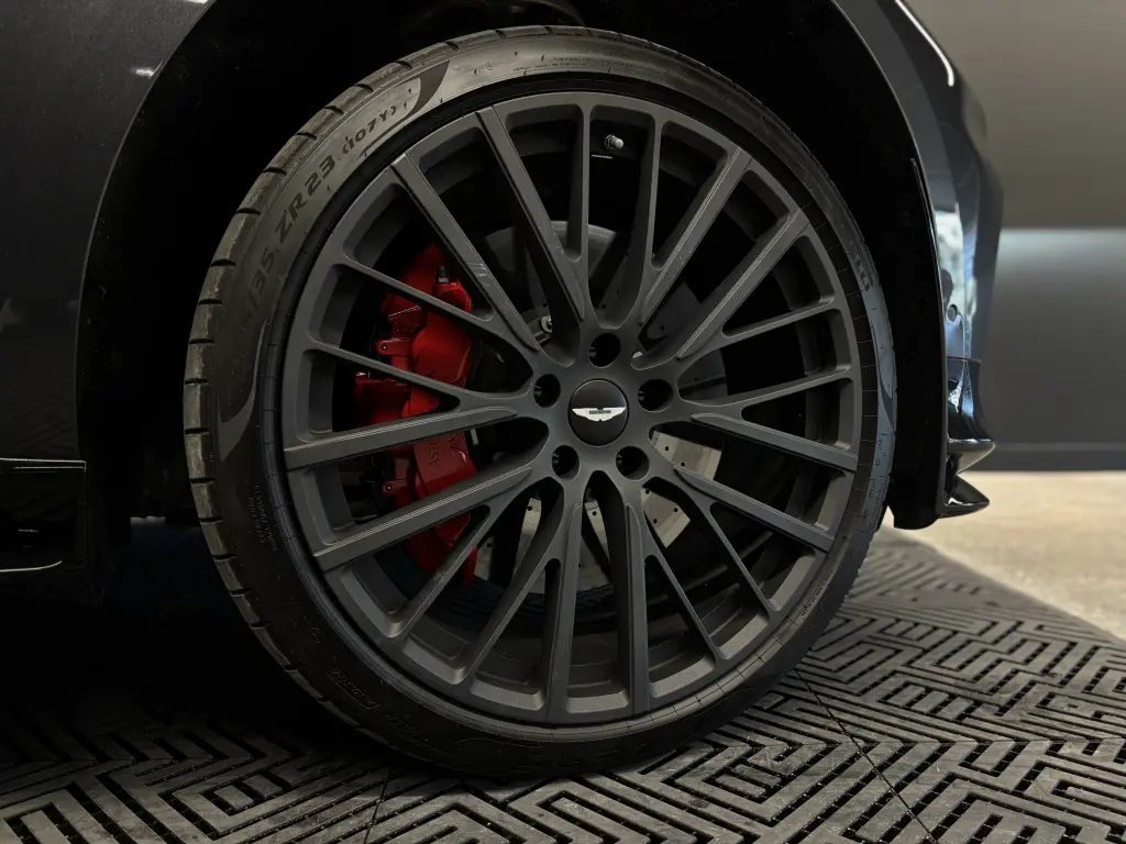2023 DBX 707 SUV thumbnail vehicle image 3