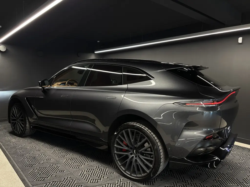 2023 DBX 707 SUV thumbnail vehicle image 1