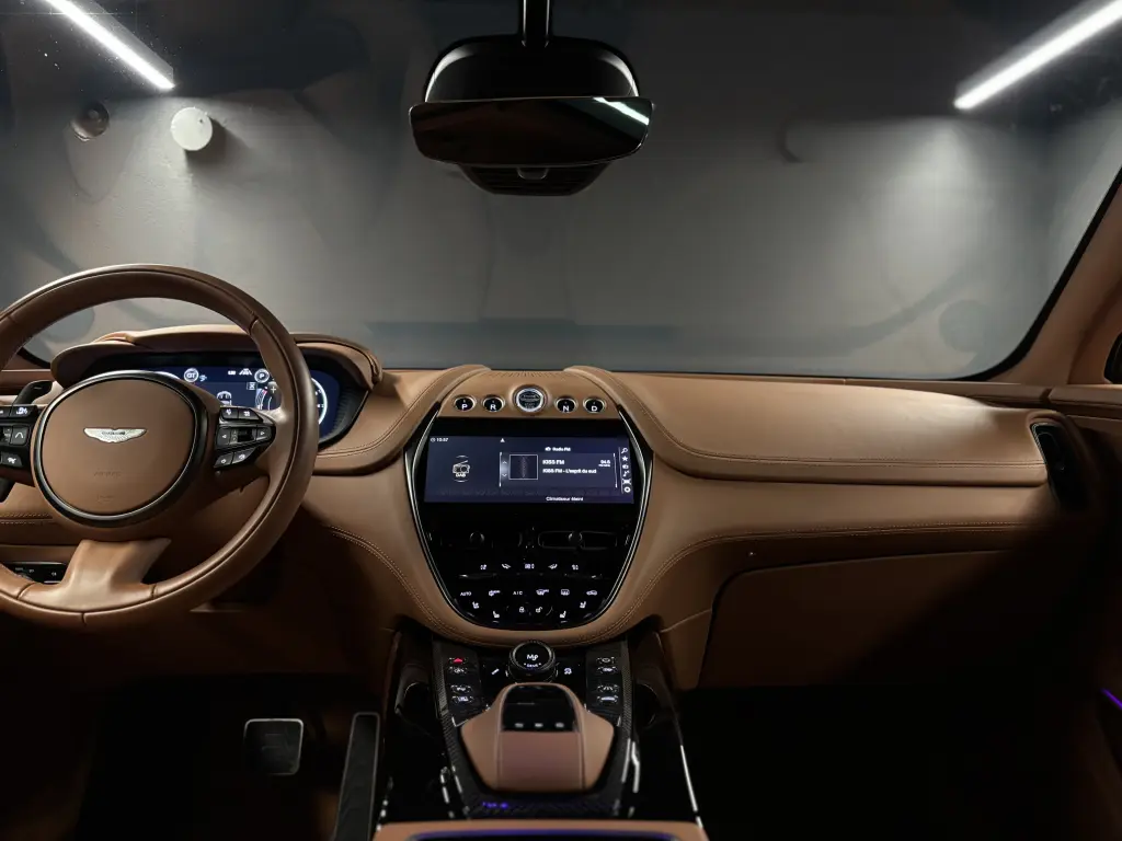 2023 DBX 707 SUV thumbnail vehicle image 2