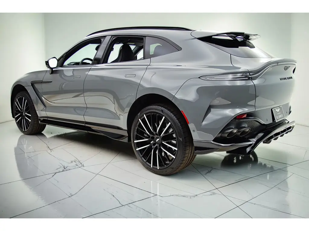 2023 DBX 707 SUV thumbnail vehicle image 1