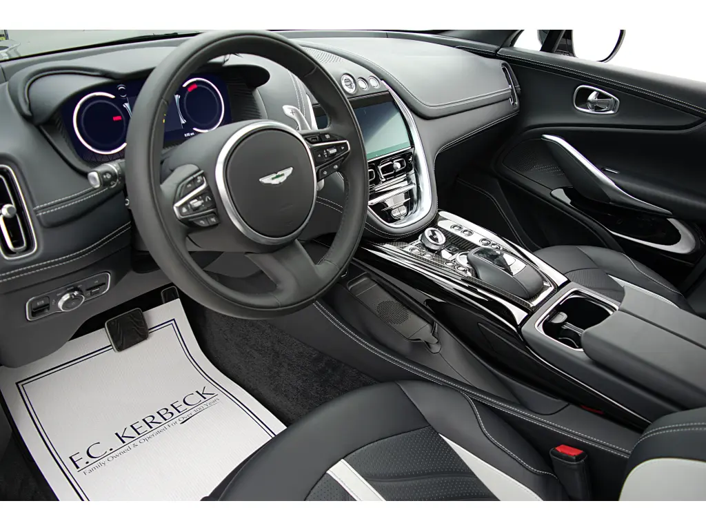 2023 DBX 707 SUV thumbnail vehicle image 2