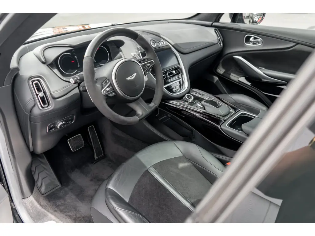 2023 DBX 707 SUV thumbnail vehicle image 2