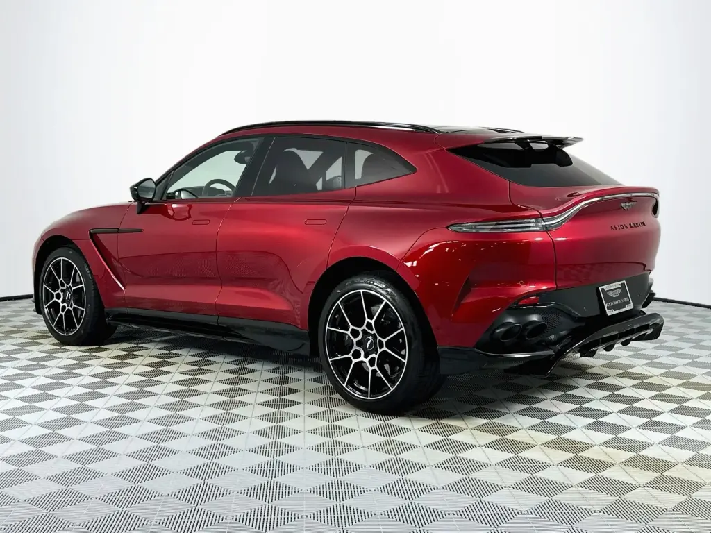 2023 DBX 707 SUV thumbnail vehicle image 1