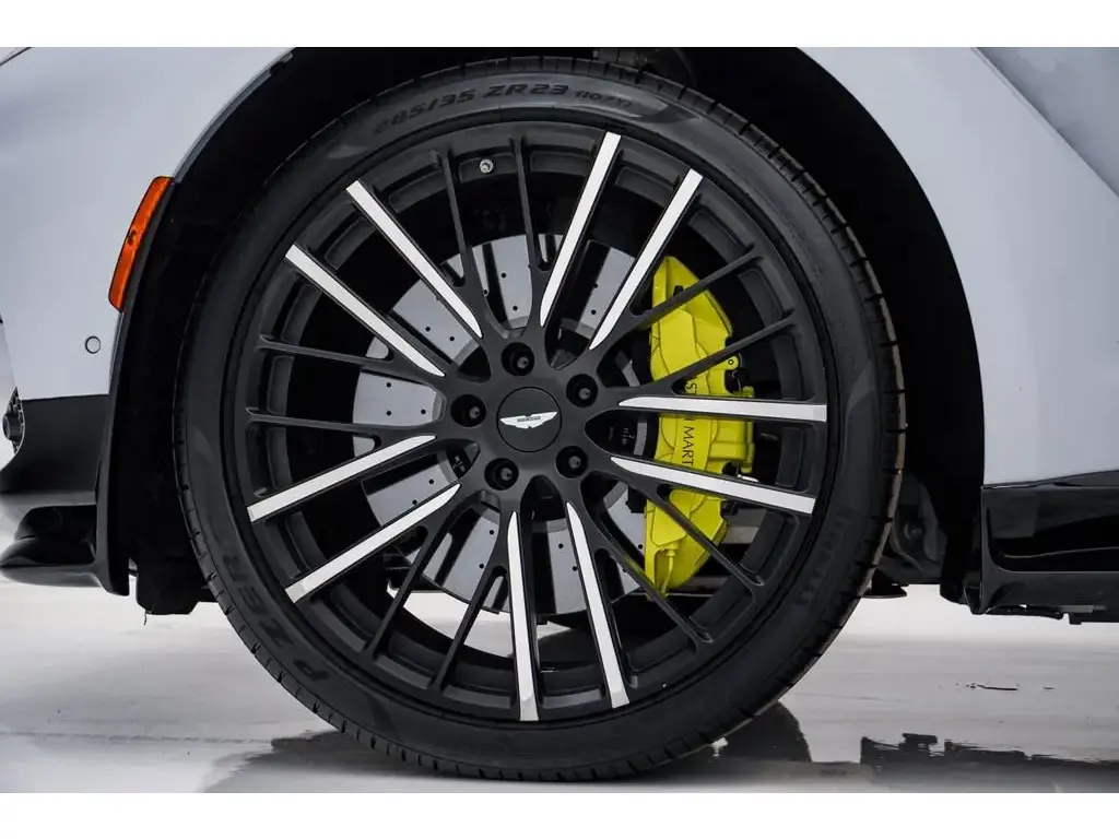 2023 DBX 707 SUV thumbnail vehicle image 3