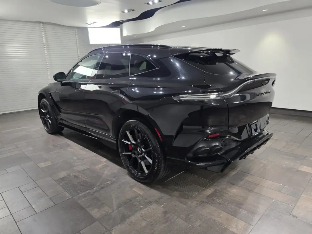 2023 DBX 707 SUV thumbnail vehicle image 1