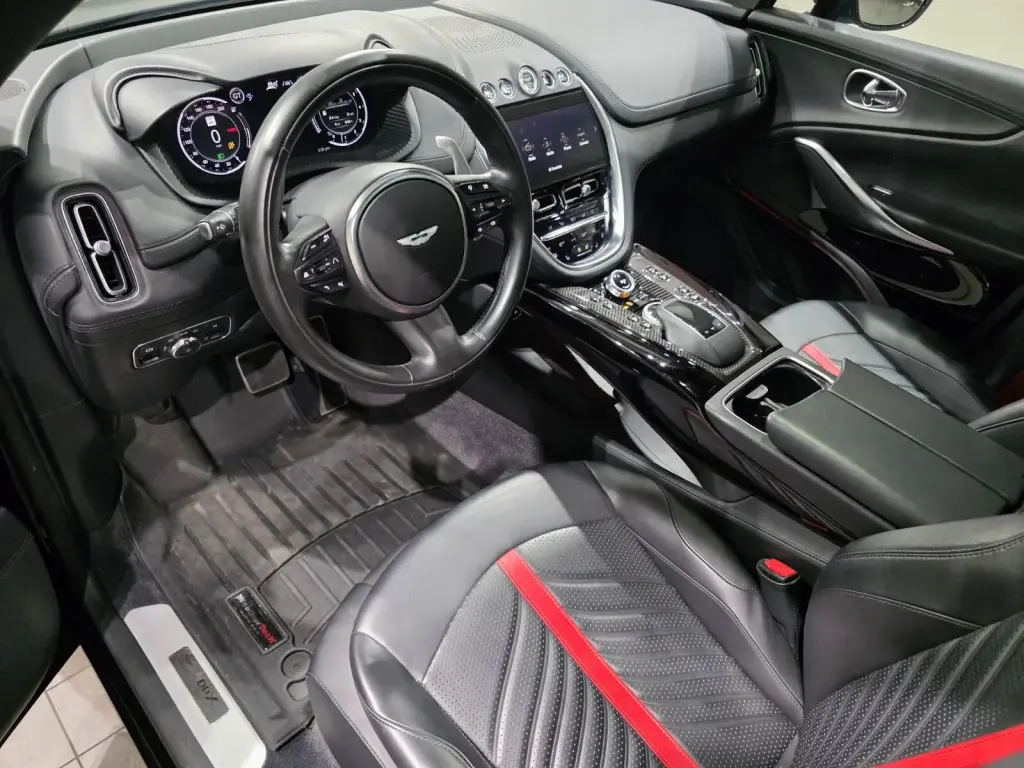 2023 DBX 707 SUV thumbnail vehicle image 2