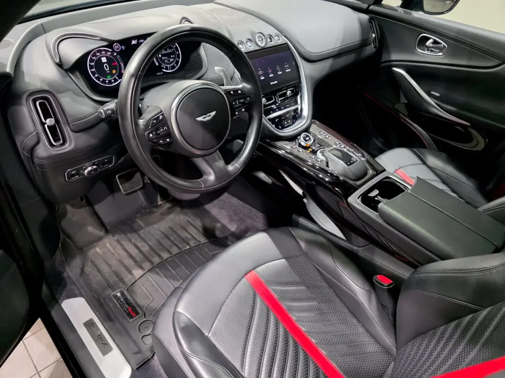 2023 DBX 707 SUV thumbnail vehicle image 2