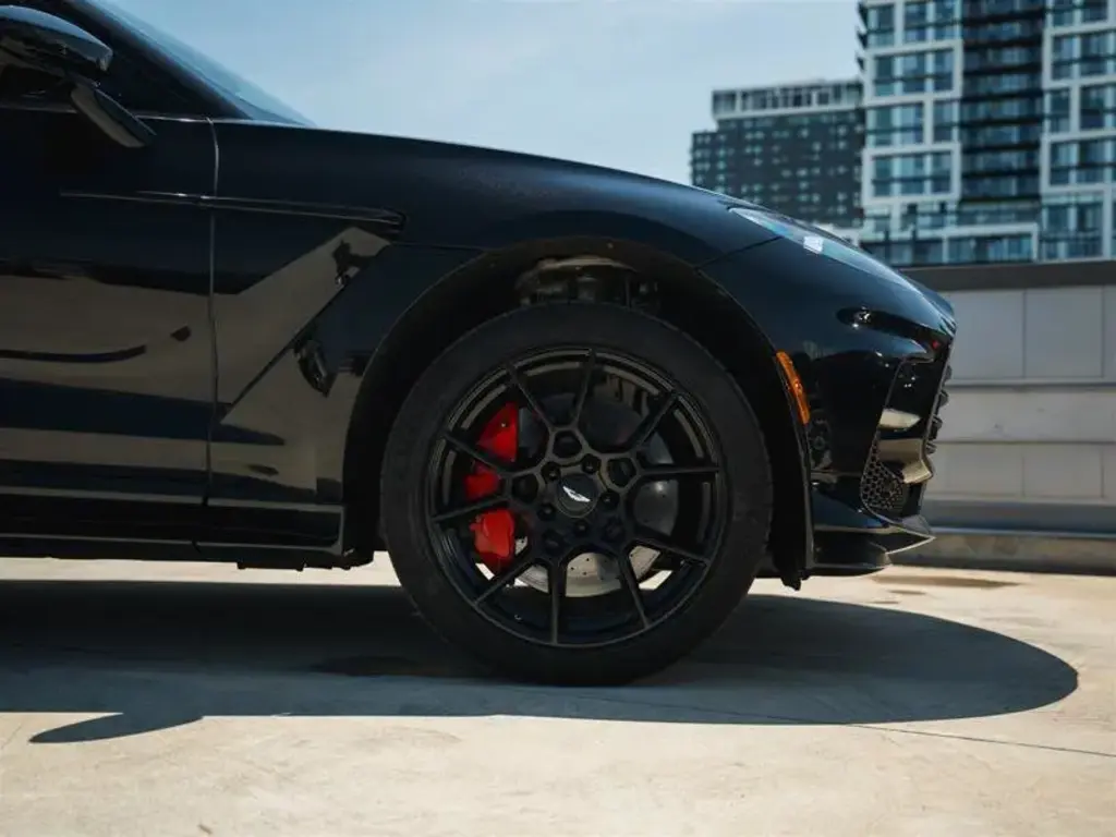 2023 DBX 707 SUV thumbnail vehicle image 3