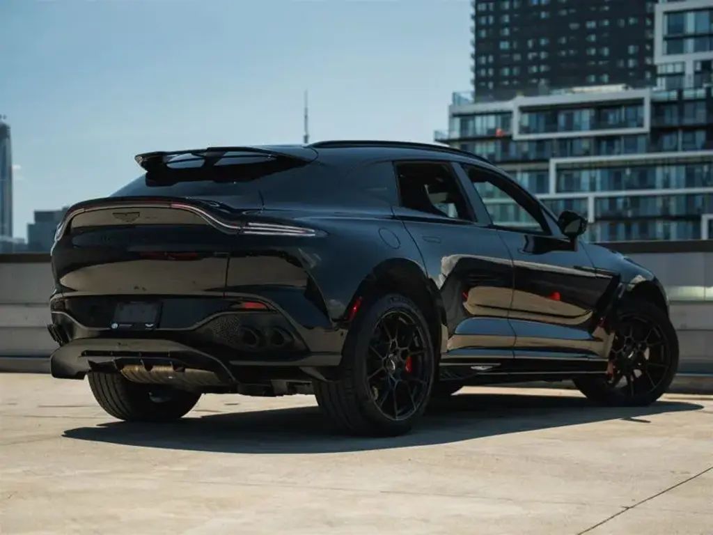 2023 DBX 707 SUV thumbnail vehicle image 1