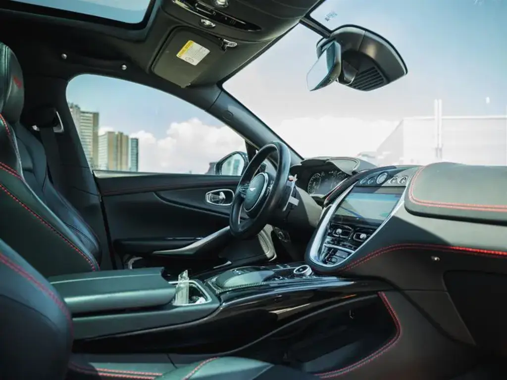 2023 DBX 707 SUV thumbnail vehicle image 2