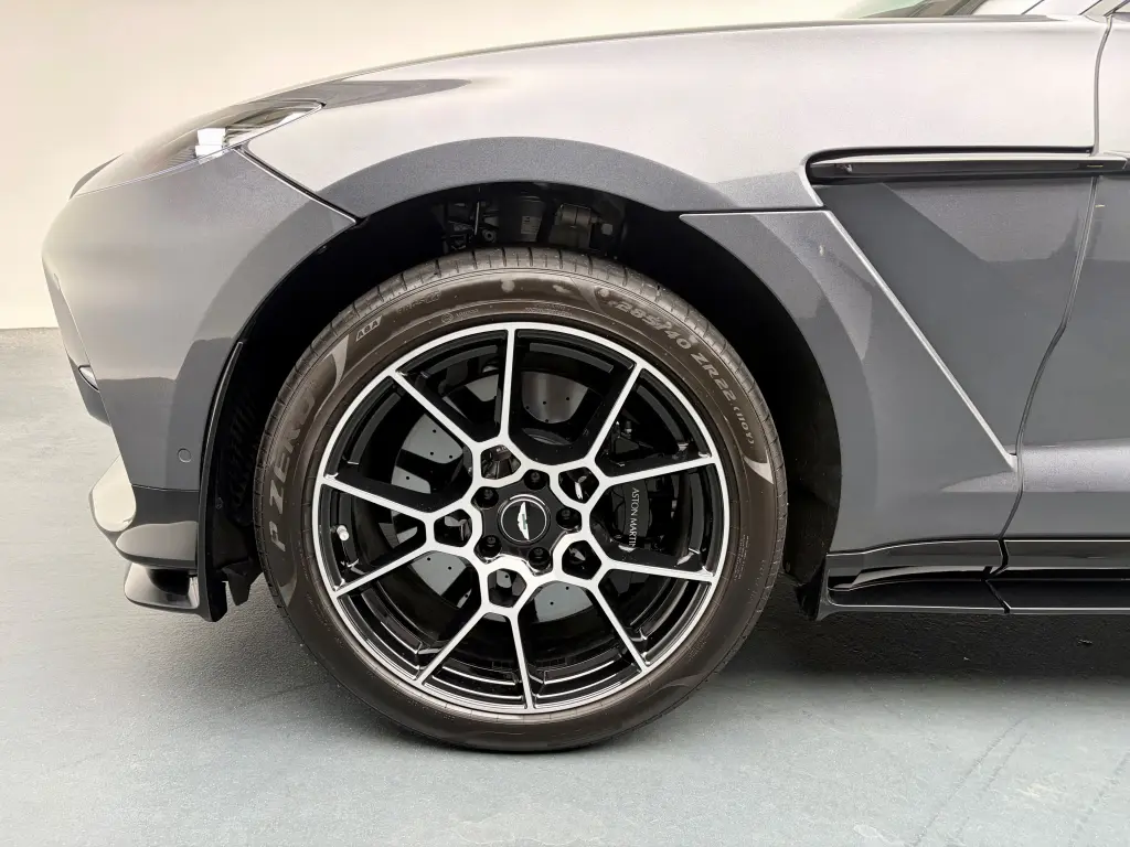 2023 DBX 707 SUV thumbnail vehicle image 3