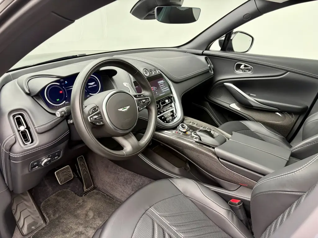 2023 DBX 707 SUV thumbnail vehicle image 2