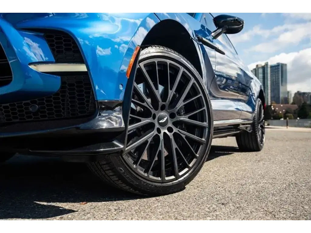 2023 DBX 707 SUV thumbnail vehicle image 3