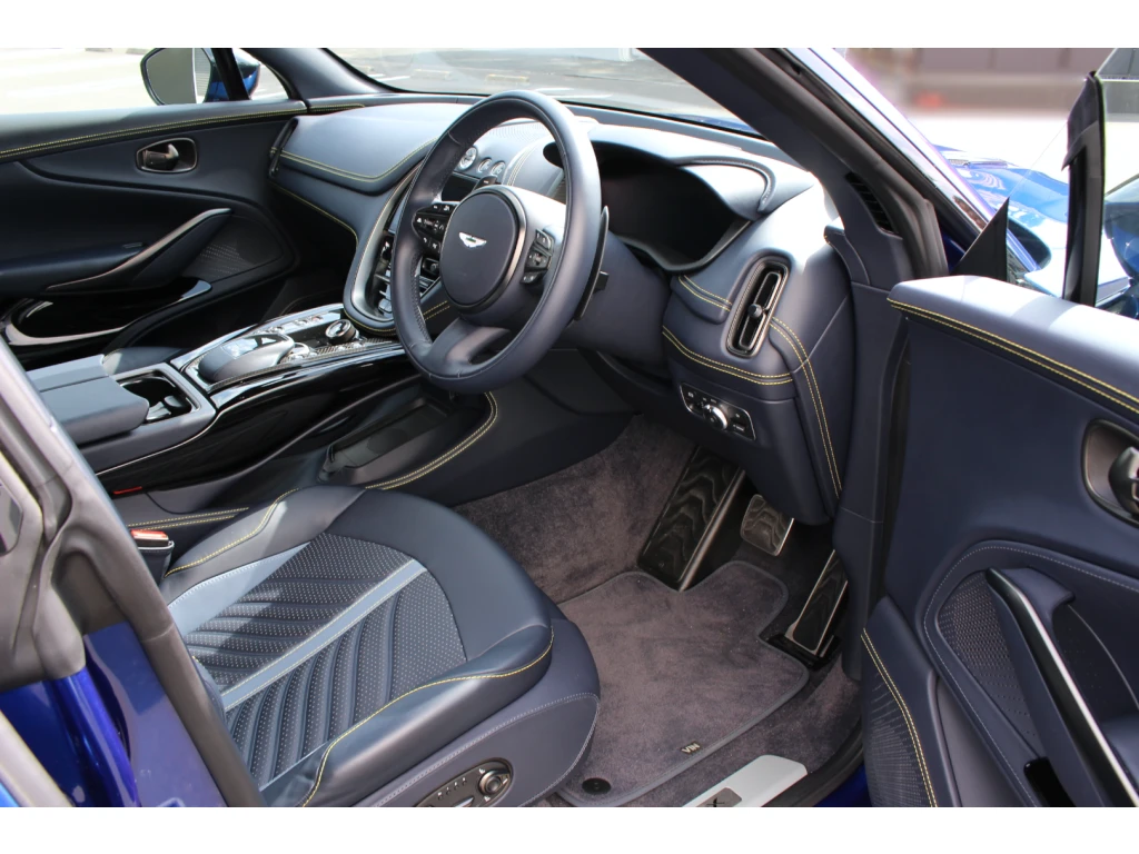 2024 DBX 707 SUV thumbnail vehicle image 2