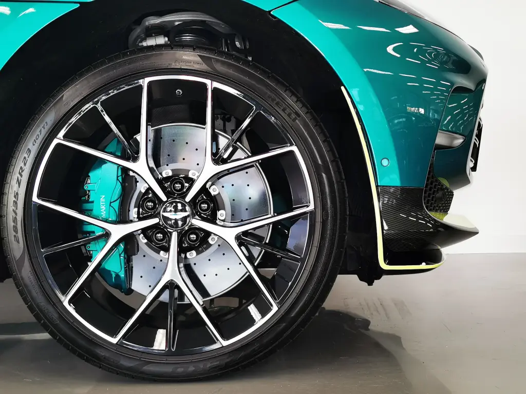 2024 DBX 707 SUV thumbnail vehicle image 3