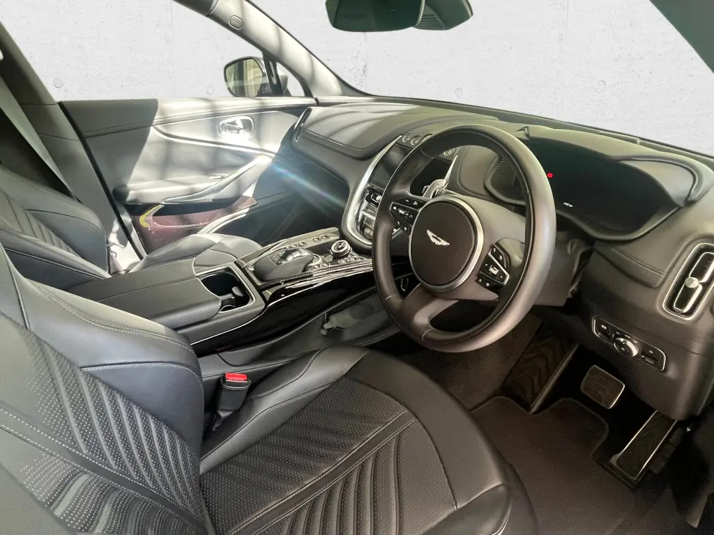 2024 DBX 707 SUV thumbnail vehicle image 2