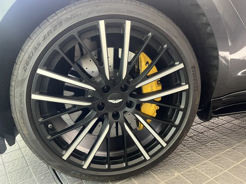 2024 DBX 707 SUV thumbnail vehicle image 3