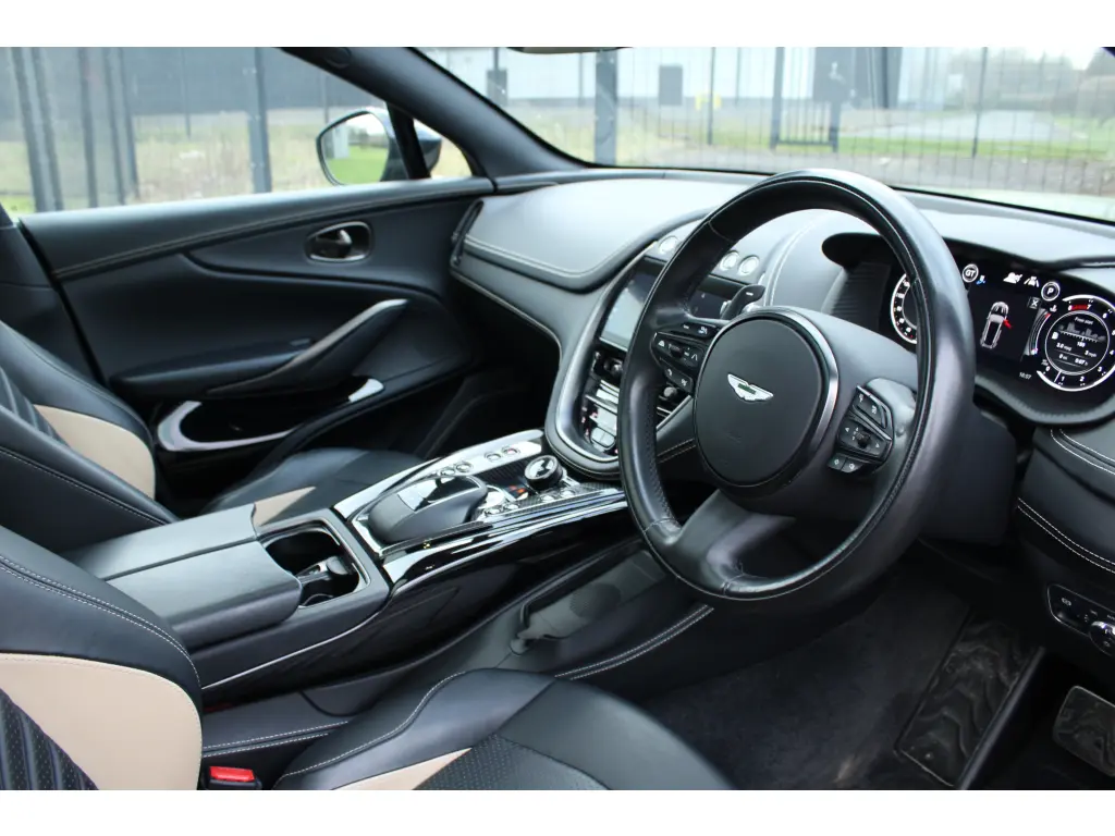 2024 DBX 707 SUV thumbnail vehicle image 2