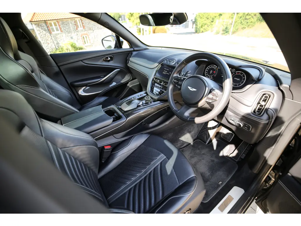 2024 DBX 707 SUV thumbnail vehicle image 2