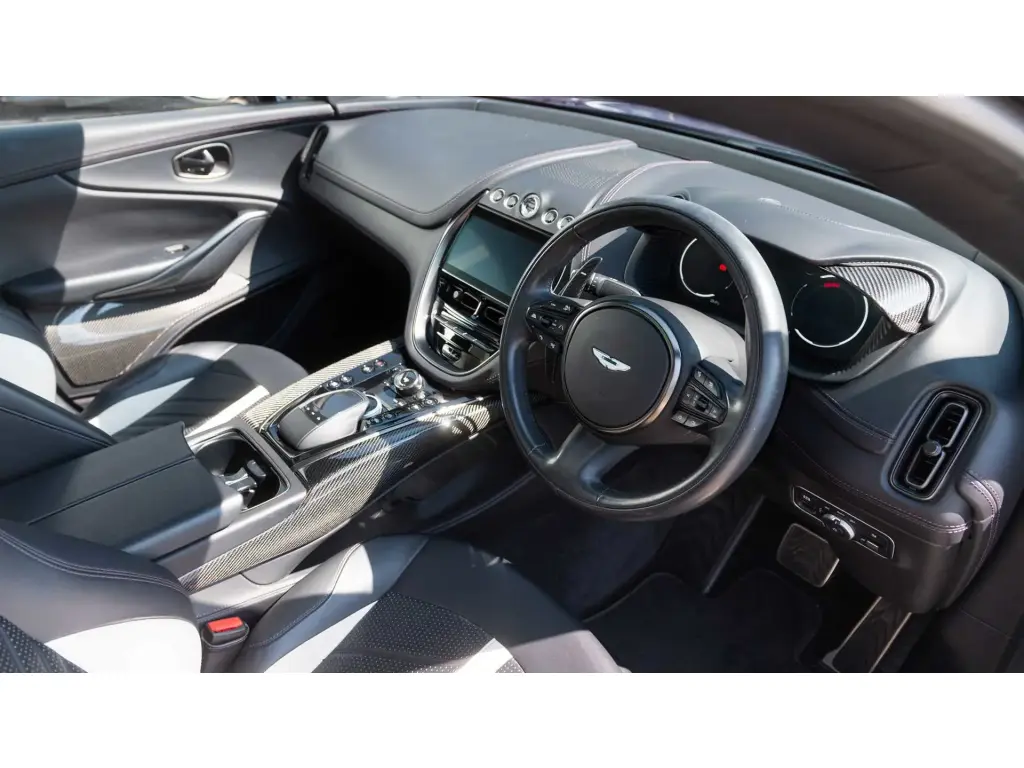 2024 DBX 707 SUV thumbnail vehicle image 2